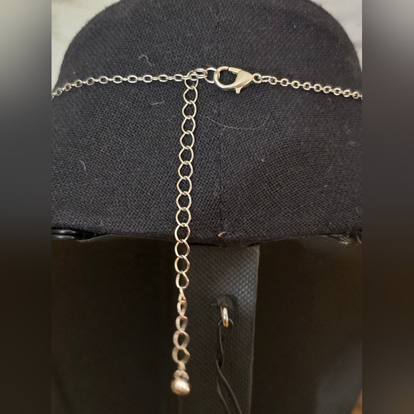 Adornia Tarnish Resistant Silver Tone 5-Leaf Clover Station Necklace NWOT - Picture 5 of 8